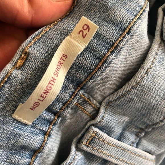 Levi’s Mid Length Shorts Size 29 - Picture 4 of 4